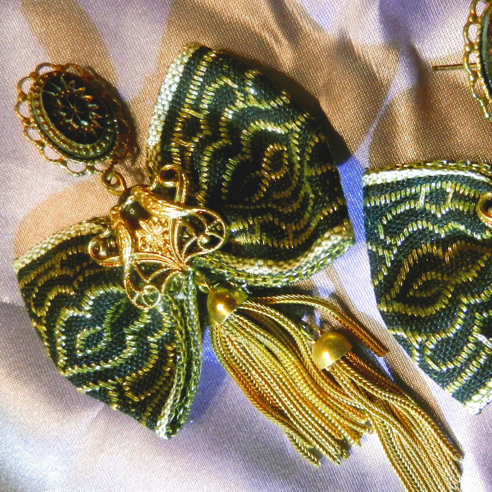 VTG Contempo gold pierced earrings drop and dangle black gold tone glittery bows
